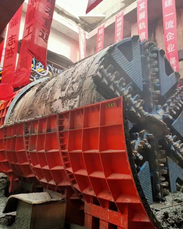 喜訊?。?！北京地鐵17號(hào)線左線昨日順利接收成功，北京建工土木工程有限公司攜手河南隧通機(jī)械有限公司為中國(guó)現(xiàn)代化建設(shè)再立新功！(圖6)