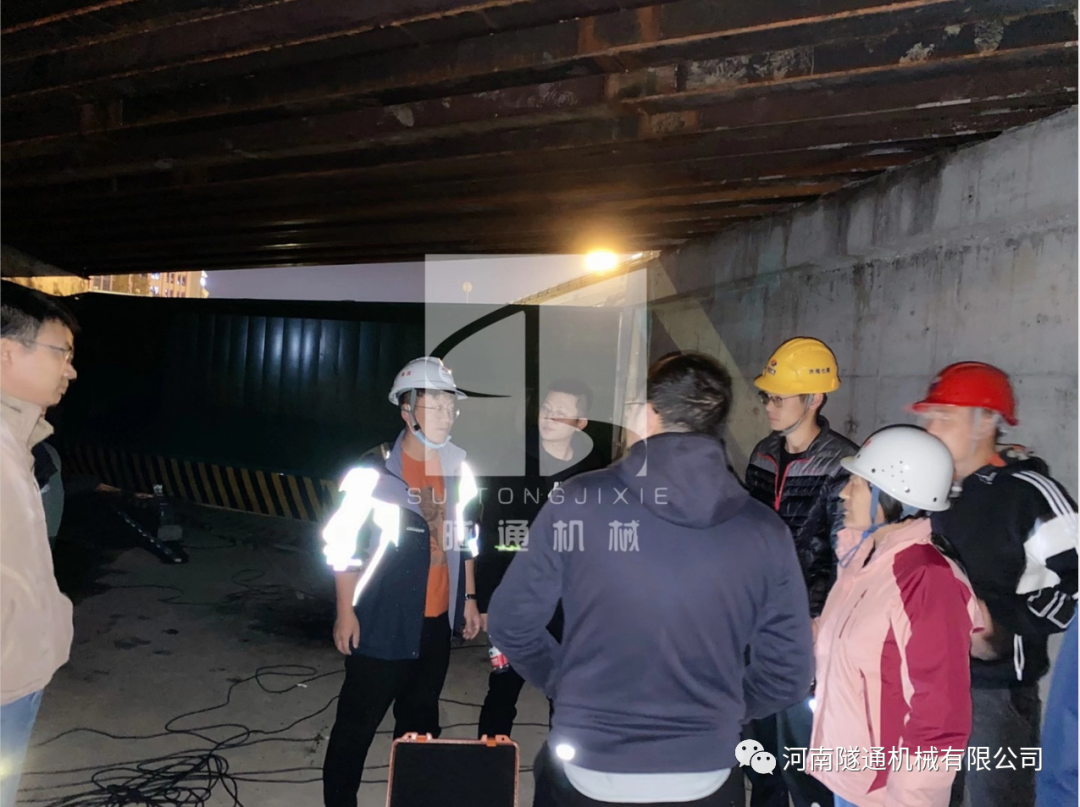 中國(guó)水利水電第七工程局有限公司成都軌道交通19號(hào)線鋼便橋項(xiàng)目順利通車(圖8) 8.png